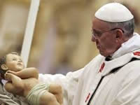 Emotivo mensaje de paz del papa Francisco en su homilía de navidad