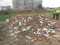 Sellan lotes donde se disponían escombros