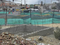 Abandonada está la obra del puente peatonal  de la calle 22 en Soacha