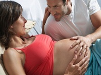 Hombres no podrán ser despedidos mientras sus parejas estén embarazadas