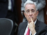 Por supuesta manipulación de testigos, ordenan investigar a Uribe