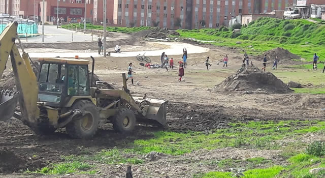 Constructoras desaparecen campo deportivo en Soacha
