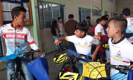 Se entregan 100 bicicletas a niños y jóvenes de Soacha