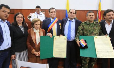Asamblea entrega Orden al Mérito Policarpa Salavarrieta a dos hijos ilustres de Cundinamarca