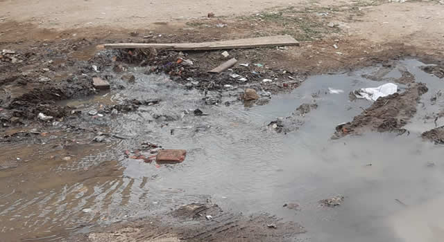 Grave afectación por aguas residuales en barrio de Soacha