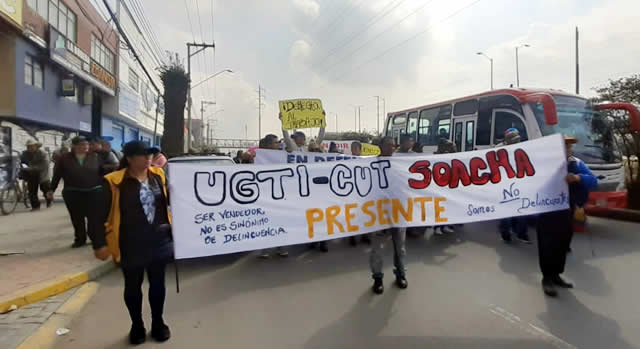 Mesas de diálogo exigen vendedores ambulantes de Soacha  para regular ventas en la calle