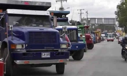 Avanza protesta de camioneros en Bogotá