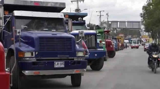 Posibles bloqueos en la autopista Sur en Soacha por paro camionero