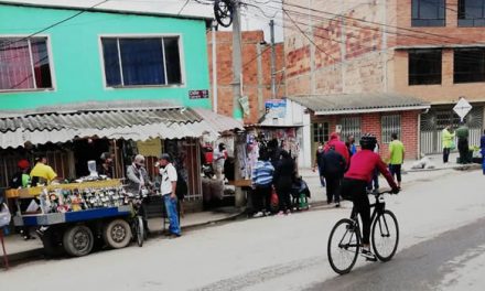 En cuarentena, vendedores informales permanecen en las calles de Soacha