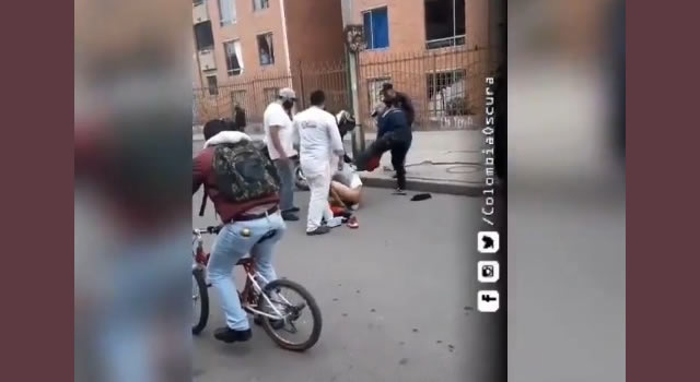 Desnudo termina ladrón de bicicletas en Soacha