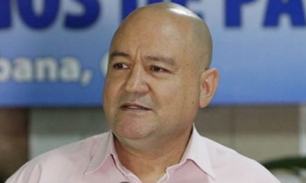 Senador Lozada pidió perdón a las víctimas de las FARC
