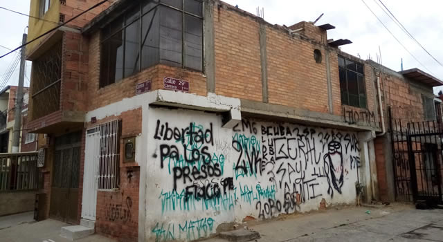 Casa sin dueño amenaza seguridad y salud de residentes de un sector de Soacha