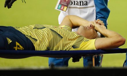 Confirman que Santiago Arias tiene fractura de peroné y problema de tobillo