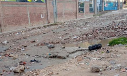 Entre lodo y escombros, y sin agua, quedó barrio de Soacha luego de fuertes lluvias