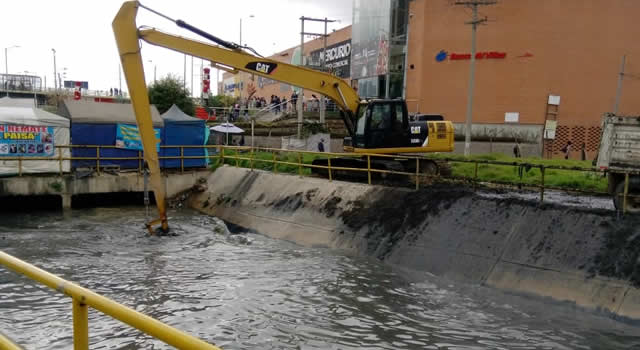 Atienden denuncia para evitar inundaciones en barrios aledaños al Canal Río Claro de Soacha