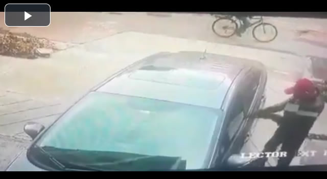 Otro asalto a conductor en Bogotá, ladrón dispara y rompe el vidrio del vehículo