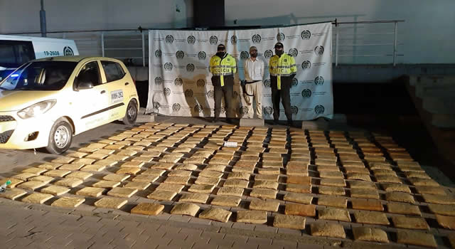 Taxista en Soacha transportaba 112 kilos de marihuana