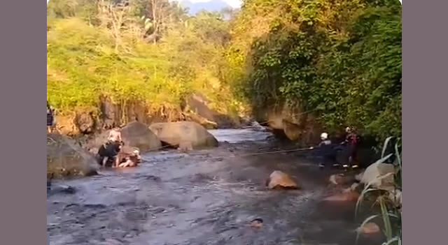 Por no hacer caso y omitir la alerta naranja, quedaron atrapados en el río Apulo