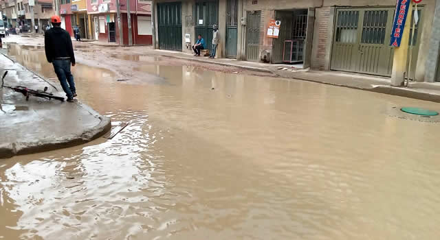 Lluvias siguen causando daño en las calles de Soacha