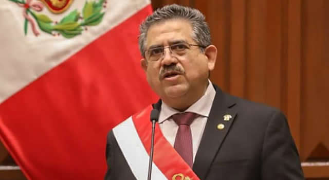 Tras cinco días en el poder, renuncia presidente del Perú