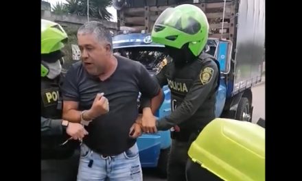 En video otro aparente caso de abuso policial en Bogotá, someten a hombre de la tercera edad