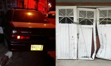[VIDEO]  Mujer choca su vehículo contra una vivienda en Soacha