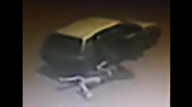 [VIDEO] Víctima de paseo millonario se lanza del vehículo de sus captores