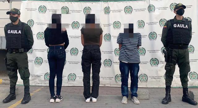 En Soacha capturan mujer y 2 adolescentes que extorsionaban a menor de edad