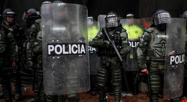 [VIDEO]  En disturbios y con Esmad terminó protesta de dueños de gastrobares en Bogotá