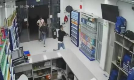[VIDEO] Capturan delincuentes que robaron farmacia en barrio de Suba