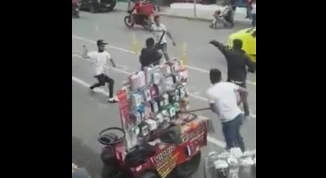 [VIDEO] ‘Agarrón’ entre vendedores por control del espacio público en Soacha