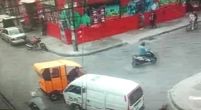 VIDEO. Conductor de bicitaxi cogió a golpes a otro por choque simple en Bogotá