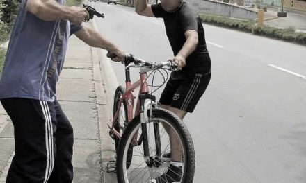 Asesinan a puñaladas a joven por robarle la bicicleta en Bogotá