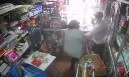 [VIDEO]  Ladrón pierde el conocimiento por ‘paliza’ que le dio la comunidad en Bogotá