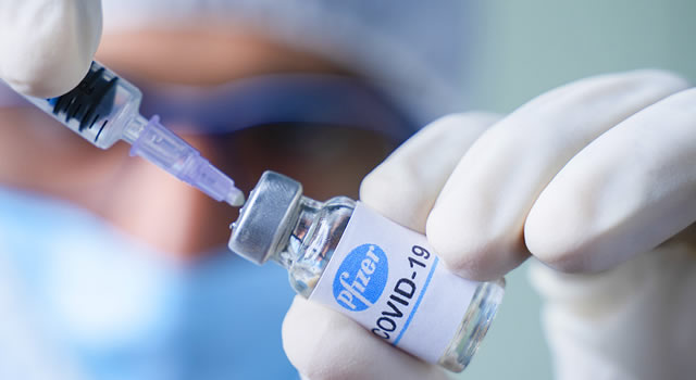 Vacuna Pfizer contra el covid-19 ahora se llama Comirnaty