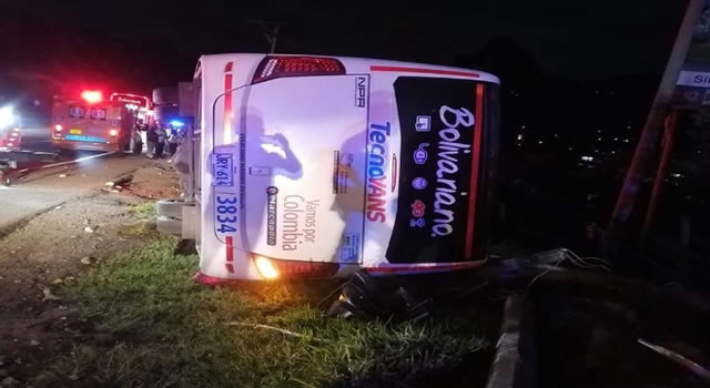 [VIDEO] Un muerto y varios heridos deja accidente vial en Silvania, Cundinamarca