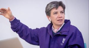Claudia López desmiente a secretaria de Ambiente sobre pico y placa para motos en Bogotá