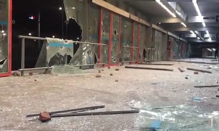 [VIDEO] Vándalos destruyeron estación San Mateo de Transmilenio en Soacha