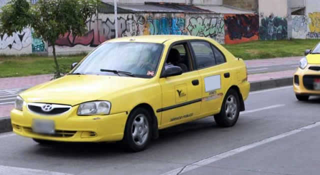 Disparan a dos personas dentro de un taxi en Bogotá, uno tiene casa por cárcel en Medellín