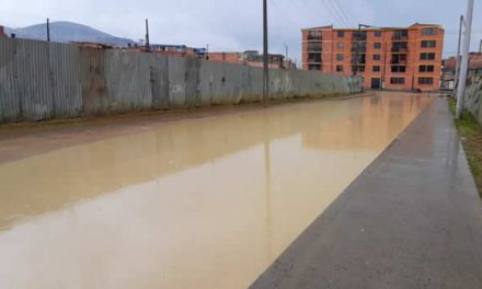 [VIDEO] De nuevo las calles de Quintanares y Sabana Ciprés quedaron bajo el agua