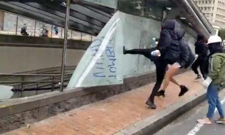 [VIDEO]  Vandalizan estación Museo Nacional  durante protestas de este sábado en Bogotá