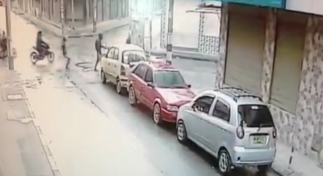 [VIDEO] En segundos roban motocicletas en Soacha