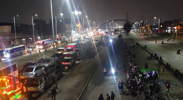 En salida del puente festivo, bloquean autopista Sur de Soacha