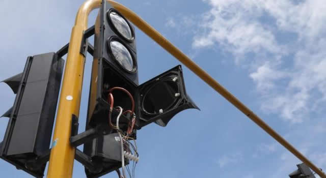 Reparar semáforos dañados durante protestas en Bogotá cuesta más de $6.900 millones