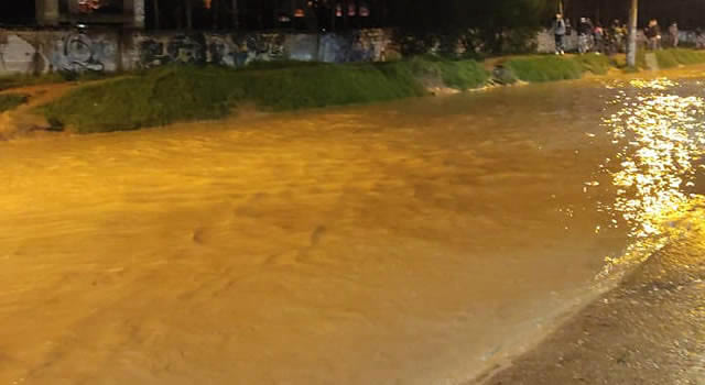 Soacha bajo el agua, el fuerte aguacero de este martes inundó varios sectores de la ciudad