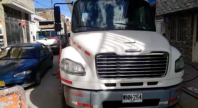 [VIDEO] Vehículo de Enel-Condensa obstaculiza salida de paciente en Soacha