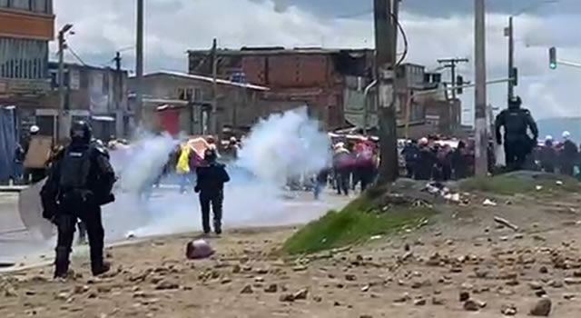 Vándalos atacaron y el Esmad intervino en Bogotá, hay heridos