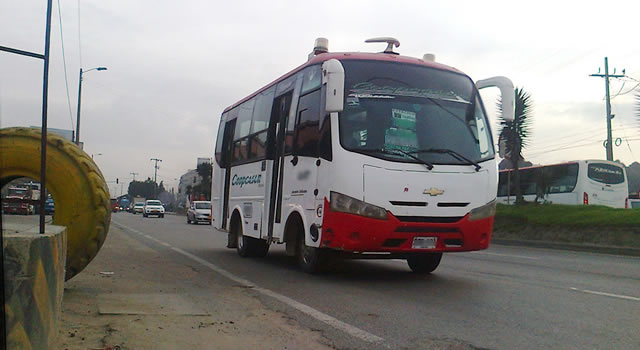 Dos vehículos de Soacha fueron atracados este martes en la autopista Sur
