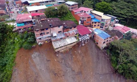 [VIDEO] Emergencia en Guayabetal por deslizamientos, hay 15 familias evacuadas