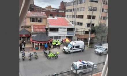 Balacera en Bogotá tras hurto a un local comercial en pleno mediodía